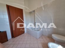 Ampia soluzione semi indipendente ristrutturata con terrazzo e garage di 50mq 09