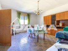 Il fascino della campagna a due passi dalla città ampia casa colonica con parco privato 09