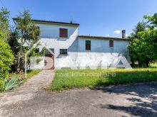 Il fascino della campagna a due passi dalla città ampia casa colonica con parco privato 33