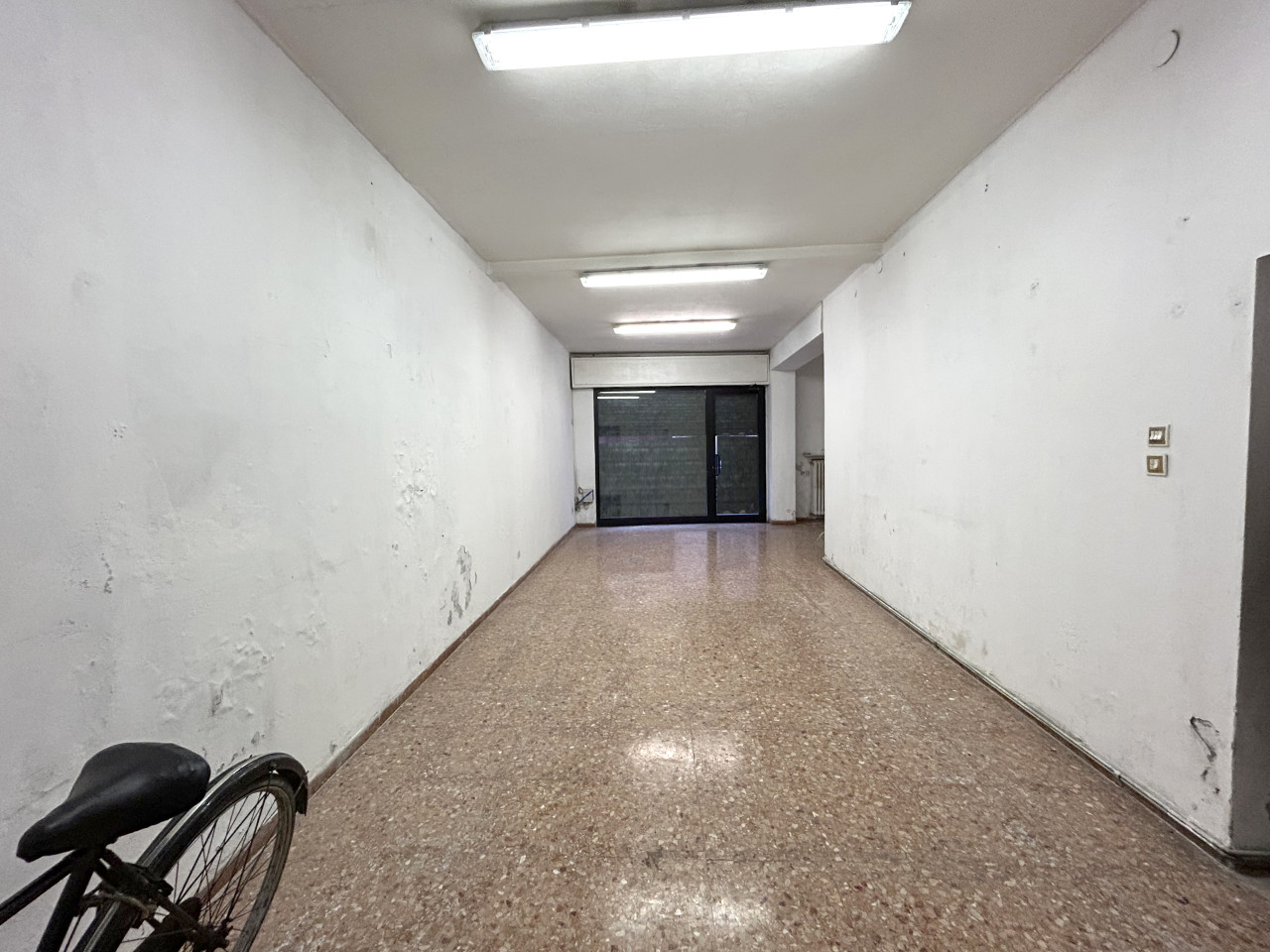 CENTRO STORICO-Locale commerciale con ampia vetrina1