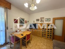 Appartamento luminoso in contesto curato, con garage e cantina_SOGGIORNO3