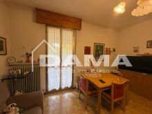 Appartamento luminoso in contesto curato, con garage e cantina_SOGGIORNO1