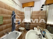 Appartamento luminoso in contesto curato, con garage e cantina_BAGNO2