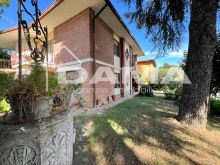 Ca'Ossi - Casa Indipendente con Due Appartamenti in Zona di Pregio 0147