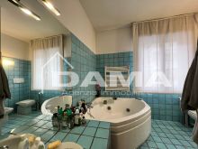 Casa Indipendente con Due Appartamenti in zona Ricercata e Servita 0106