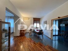 Casa Indipendente con Due Appartamenti in zona Ricercata e Servita 0113
