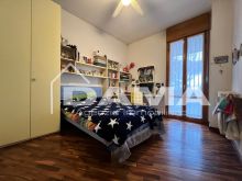 Casa Indipendente con Due Appartamenti in zona Ricercata e Servita 0129
