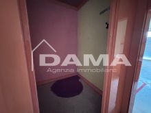 Opportunità commerciale su viale Due Giugno ideale come negozio studio o ambulatorio 09