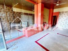 Opportunità commerciale su viale Due Giugno ideale come negozio studio o ambulatorio 22
