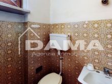Opportunità commerciale su viale Due Giugno ideale come negozio studio o ambulatorio 30
