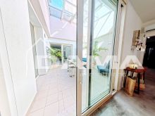 Adiacente Parco Urbano, Esclusivo Appartamento con Giardino Privato e Taverna 08