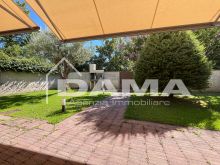 Adiacente Parco Urbano, Esclusivo Appartamento con Giardino Privato e Taverna 39