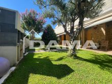 Adiacente Parco Urbano, Esclusivo Appartamento con Giardino Privato e Taverna 44