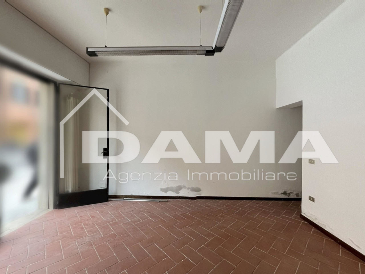 Locale commerciale in vendita su Corso della Repubblica – alta visibilità e posizione di prestigio_locale01