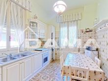 Ampio Appartamento in Villa con Giardino Privato e Taverna03