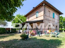 VILLAFRANCA_Casale di Campagna Ristrutturato con Parco Privato, Fienile e Piscina08