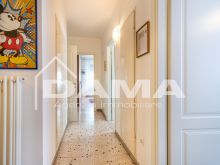 PISCINA_Ampio Appartamento Ristrutturato e Ben Tenuto in Zona Ricercata con Garage e Cantina 08