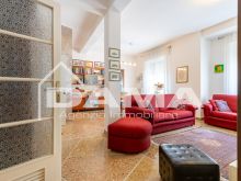 PISCINA_Ampio Appartamento Ristrutturato e Ben Tenuto in Zona Ricercata con Garage e Cantina 18
