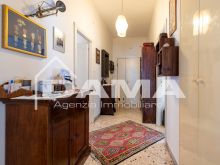 PISCINA_Ampio Appartamento Ristrutturato e Ben Tenuto in Zona Ricercata con Garage e Cantina 28