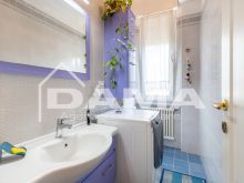 PISCINA_Ampio Appartamento Ristrutturato e Ben Tenuto in Zona Ricercata con Garage e Cantina 33