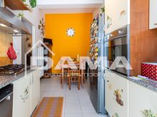 PISCINA_Ampio Appartamento Ristrutturato e Ben Tenuto in Zona Ricercata con Garage e Cantina 39