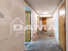 PISCINA_Ampio Appartamento Ristrutturato e Ben Tenuto in Zona Ricercata con Garage e Cantina 41