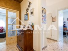 PISCINA_Ampio Appartamento Ristrutturato e Ben Tenuto in Zona Ricercata con Garage e Cantina 44