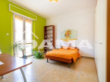 PISCINA_Ampio Appartamento Ristrutturato e Ben Tenuto in Zona Ricercata con Garage e Cantina 46