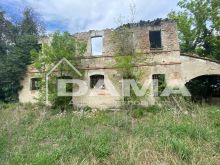 Prestigioso Rustico a Vecchiazzano con Parco Secolare e Potenziale Plurifamiliare 04