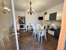 Bilocale arredato con giardino in bifamiliare 0111