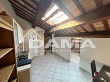 Mansarda Arredata con Travi a Vista nel Centro Storico in Corso Garibaldi 02