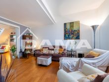 Signorile Appartamento su Due Livelli in Centro Storico Fuori ZTL con Quattro Camere, Due Garage e Cantina02