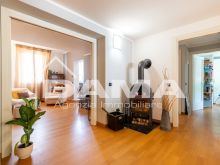 Signorile Appartamento su Due Livelli in Centro Storico Fuori ZTL con Quattro Camere, Due Garage e Cantina20