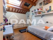 Signorile Appartamento su Due Livelli in Centro Storico Fuori ZTL con Quattro Camere, Due Garage e Cantina33