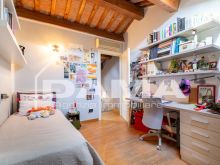 Signorile Appartamento su Due Livelli in Centro Storico Fuori ZTL con Quattro Camere, Due Garage e Cantina36