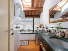 Signorile Appartamento su Due Livelli in Centro Storico Fuori ZTL con Quattro Camere, Due Garage e Cantina39