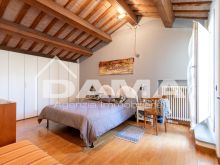 Signorile Appartamento su Due Livelli in Centro Storico Fuori ZTL con Quattro Camere, Due Garage e Cantina42