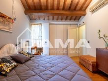 Signorile Appartamento su Due Livelli in Centro Storico Fuori ZTL con Quattro Camere, Due Garage e Cantina44