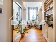 Signorile Appartamento su Due Livelli in Centro Storico Fuori ZTL con Quattro Camere, Due Garage e Cantina45