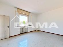Forlì Zona Piscina – Luminoso appartamento con 3 camere e cantina06