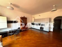 Elegante Trilocale in Palazzo Storico a due passi da Piazza Saffi 02