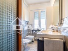 Luminoso Ultimo Piano Ristrutturato con Ampio Terrazzo Zona Ronco 10