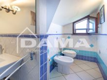 Villanova – Appartamento su 2 livelli con garage_bagno mansarda2