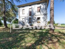 Casa Indipendente con Ampio Parco e Capannone a Villanova 17