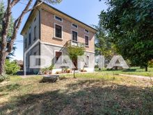 Casa Indipendente con Ampio Parco e Capannone a Villanova 14