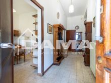 Casa Indipendente con Ampio Parco e Capannone a Villanova 18
