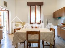 Casa Indipendente con Ampio Parco e Capannone a Villanova 22
