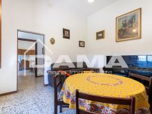 Casa Indipendente con Ampio Parco e Capannone a Villanova 25