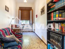 Casa Indipendente con Ampio Parco e Capannone a Villanova 27