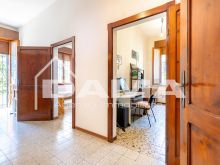 Casa Indipendente con Ampio Parco e Capannone a Villanova 34